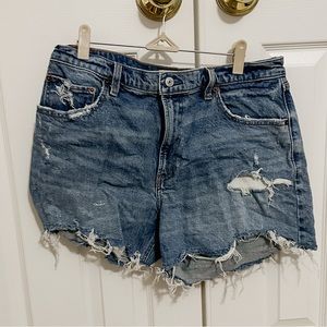Abercrombie High Rise 4 Inch Mom Short